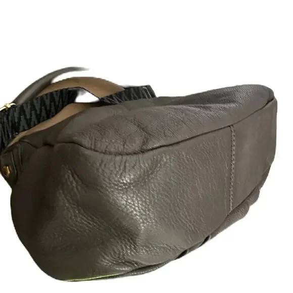 ★ EUC Marc Jacobs Pebble Leather Gray Crossbody Handbag Purse‎